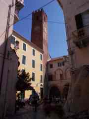 Xtrallusion photo library of independent, self-guided walking and sightseeing holidays in Italy. Pictures, images, photos and photographs taken along the way of this 1-day walking itinerary, to give you a visual impression of the day's walk.